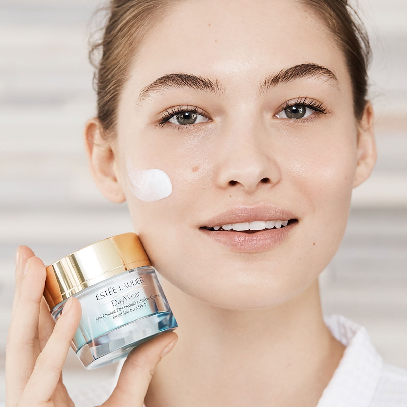 DayWear Anti-Oxidant 72H-Hydration Sorbet Moisturiser Crème SPF 15 50ml